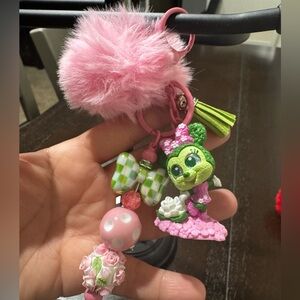 Minnie Mouse in full bloom Doorables keychain